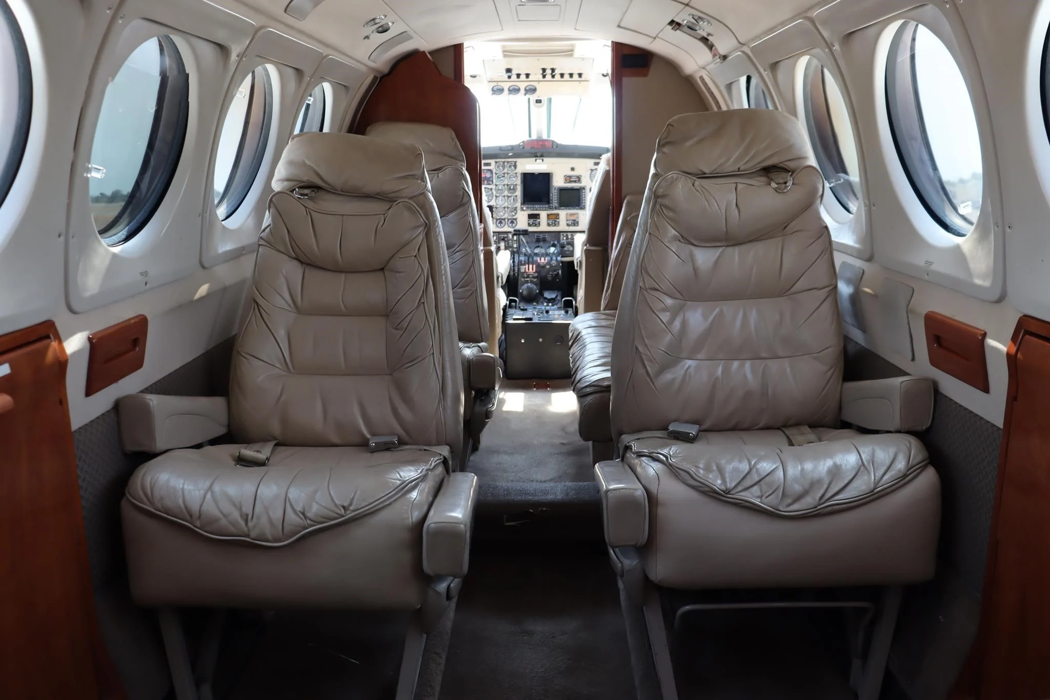 Bechacraft King Air 200 3 king cabine 1