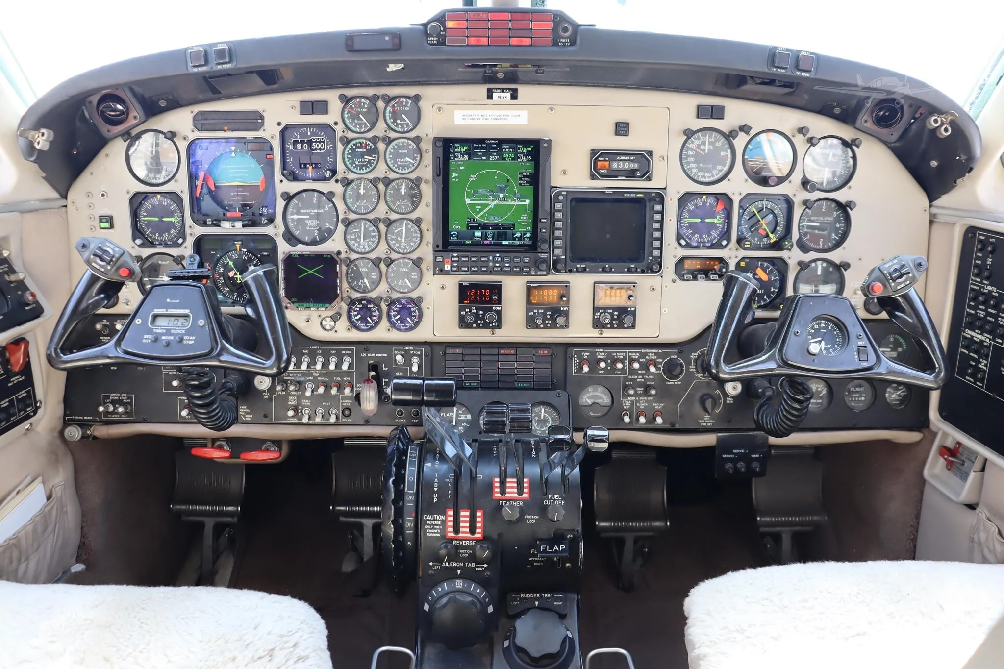 Bechacraft King Air 200 2 king painel